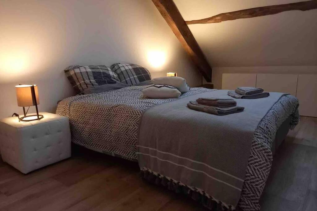 Apartmán Le Grenier De Charlotte Libin Exteriér fotografie