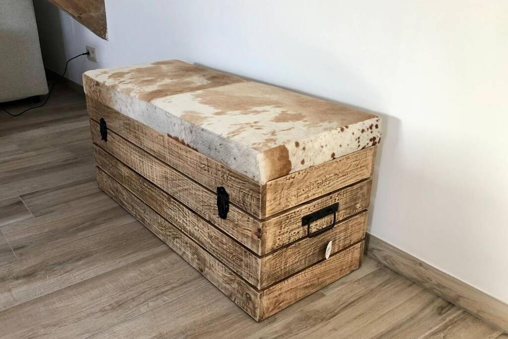 Apartmán Le Grenier De Charlotte Libin Exteriér fotografie
