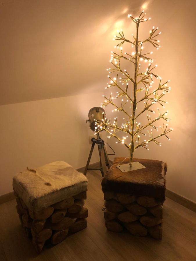 Apartmán Le Grenier De Charlotte Libin Exteriér fotografie