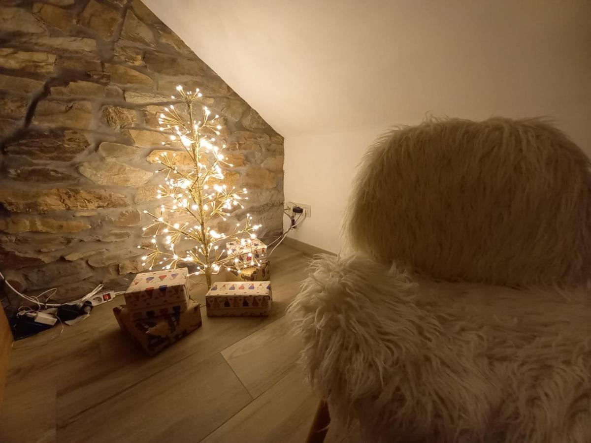 Apartmán Le Grenier De Charlotte Libin Exteriér fotografie