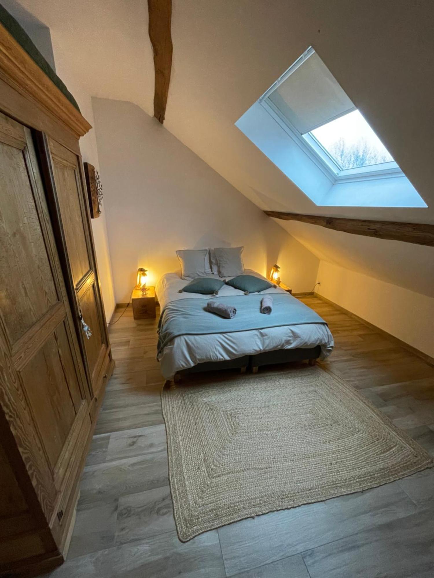 Apartmán Le Grenier De Charlotte Libin Exteriér fotografie